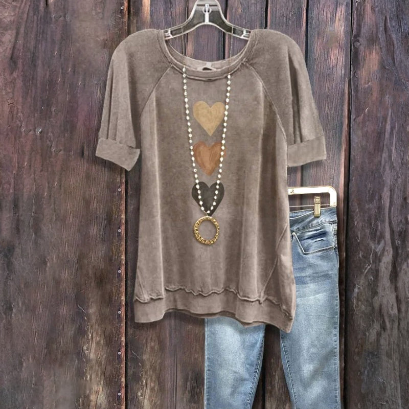 Maia - Vintage T-Shirt with Heart Print