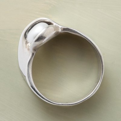 Raelynn – Vintage Inlaid Pearl Ring