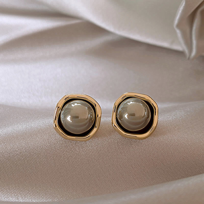 Jaelith - Elegant Black Pearl Earrings