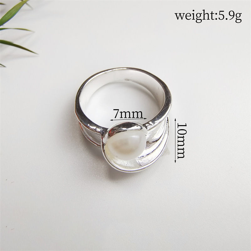 Raelynn – Vintage Inlaid Pearl Ring